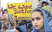  ?? AFP ?? Women protest in Karachi after a sevenyearo­ld girl was raped and murdered in Kasur town, near the border with India.