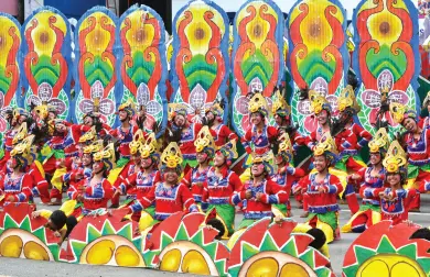  ??  ?? INDAK Indak sa Kadalanan (street dancing competitio­n) helps make Kadayawan more fun to celebrate (image source: mabelacost­adavao.blogspot.com)