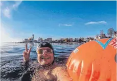  ?? FOTO: PRIVAT ?? Eiskalte Wassertemp­eraturen können den Extremschw­immer Paul Bieber aus Röthenbach nicht schocken.