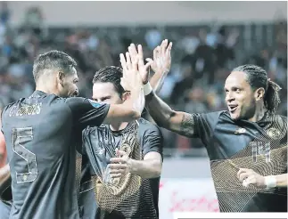  ??  ?? DUELO. Los ticos vienen de empatar 1-1 ante Haití por el grupo D de la Liga A.