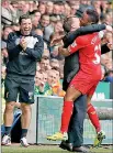  ??  ?? Liverpool's Raheem Sterling (C) celebrates his goal against Norwich City with manager Brendan Rodgers (2nd L) - REUTERS