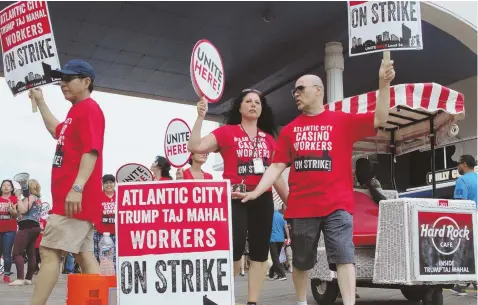  ?? AP PHOTO ?? CHIPS ARE DOWN: Striking union workers at the Trump Taj Mahal casino in Atlantic City hold a protest yesterday that railed against billionair­e financier Carl Icahn, who owns the gambling palace.