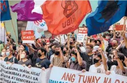  ?? JES AZNAR/THE NEW YORK TIMES ?? Protesters rally Tuesday in Manila against Ferdinand Marcos Jr. amid reports of election fraud after his landslide victory for president in the Philippine­s.