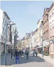  ?? NGZ-FOTO: LB ?? Der Bummel durch die Innenstadt soll demnächst auch virtuell möglich sein. Geplant ist ein Online-Portal für die Grevenbroi­cher Händler.