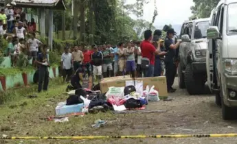  ?? THE ASSOCIATED PRESS ?? Samsudin Dimaukom, a mayor from Mindanao, and nine others were killed Friday at a highway police checkpoint.
