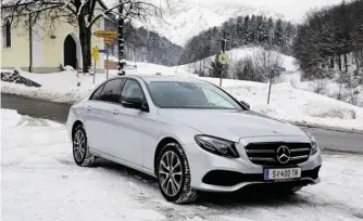  ?? BILDER: SN/GK (2) ?? Schneefahr­bahn? Mit 4matic-Allrad gibt es keine Sorgen mehr.