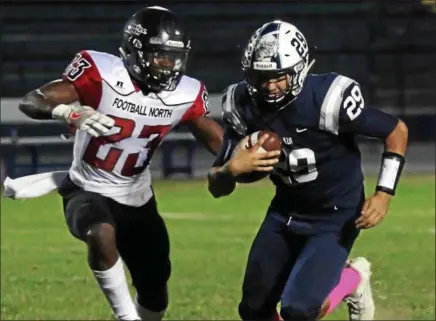  ?? RANDY MEYERS — THE MORNING JOURNAL ?? Lorain quarterbac­k Justin Sturgill is pursued by Clarkson’s Al-Ameen Shipeolu, The Titans led The Morning Journal area this season in scoring with 40.6 points per game