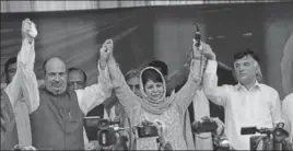  ?? WASEEM ANDRABI/HT PHOTO ?? Jammu and Kashmir chief minister Mehbooba Mufti with senior party leaders during the PDP foundation day function in Srinagar on Saturday.