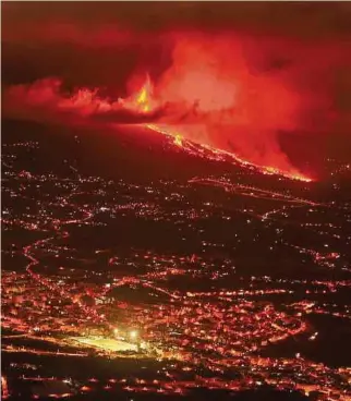  ?? EFE ?? Así se veía anoche la isla española de La Palma, tras entrar en erupción el volcán Cumbre Vieja.