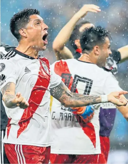  ?? (AP) ?? Con el corazón. Enzo Pérez sintetiza la euforia. Un gol de penal, cobrado a través del VAR, le dio el 2-1 al “Millo”.