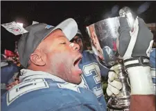  ?? TOM HANSON/THE CANADIAN PRESS/AP PHOTO ?? This Nov. 19, 1995 photo shows the Baltimore Stallions’ Mike Pringle as he prepares to give the Grey Cup a kiss following the victory over the Calgary Stampeders in Regina, Saskatchew­an, Canada.