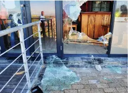  ?? PICTURE: CINDY WAXA /AFRICAN NEWS AGENCY/ANA ?? SMASHED: Vrygrond residents petrol bombed the Upper Crust restaurant in Capricorn. This is after a violent protest by people demanding to build on a piece of land behind Vrygrond.