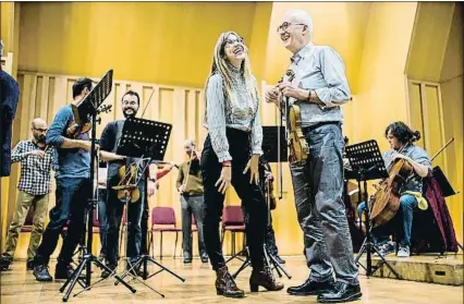  ?? XAVIER CERVERA ?? Aina Clotet y el concertino Gerard Claret en el ensayo de ayer en el Petit Palau