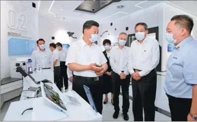  ?? YAN YAN / XINHUA ?? President Xi Jinping visits the Anhui Innovation Center in Hefei, Anhui province, on Wednesday and learns about the technologi­cal innovation and emerging industries of the province.