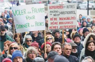  ?? GRAHAM HUGHES LA PRESSE CANADIENNE ?? Une manifestat­ion de protestati­on contre la rémunérati­on des hauts dirigeants de Bombardier a attiré quelque 200 personnes dimanche à Montréal.