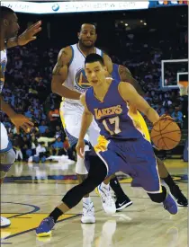  ?? ANDA CHU — STAFF PHOTOGRAPH­ER ?? Guard Jeremy Lin, who reportedly will sign a 10-day contract to return to Golden State before joining the G League’s Santa Cruz club, is shown in action for the Lakers against the Warriors in 2014.