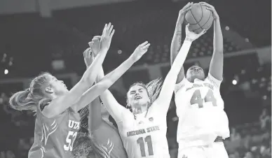  ?? MICHAEL CHOW/THE REPUBLIC ?? Arizona State guard Sydney Erikstrup (11) and guard Isadora Sousa (44) fight for a rebound against Utah during the second quarter at Desert Financial Arena.