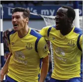  ??  ?? OUR SHOUT: Gareth Barry (left) celebrates his match-winning goal with Romelu Lukaku