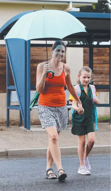  ?? Picture: STEWART McLEAN ?? GAUNTLET: Holloways Beach resident Amanda Luff and her daughter Ella Blackley, 8, cross Oleander St, where a pedestrian crossing has been removed.