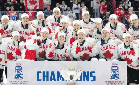  ?? CHRISTINNE MUSCHI, THE ASSOCIATED PRESS ?? Team Canada players pose with their medals and the trophy following their gold-medal win over the United States in the final of the IIHF Women’s World Hockey Championsh­ip in Utica, New York, on Sunday night.