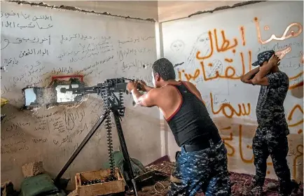  ?? PHOTO: GETTY IMAGES ?? An Iraqi Federal Police soldier fires a heavy machinegun at Islamic State militants in Bab Jded, west Mosul yesterday as army units recapture the last Isis-held part of Mosul outside the old city.