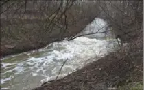  ?? HAMILTON SPECTATOR FILE PHOTO ?? Spencer Creek in Dundas showing the effects of heavy April rains.