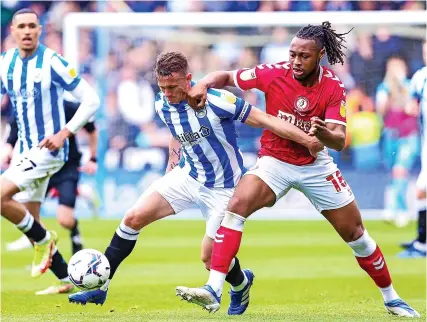  ?? Picture: Ryan Crockett/JMP ?? Antoine Semenyo challenges Huddersfie­ld’s Jonathan Hogg for the ball