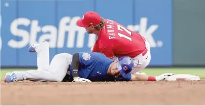  ?? GETTY IMAGES ?? Seiya Suzuki sprained his left ring finger and left the game in the fourth inning after this play at second base in the third inning.