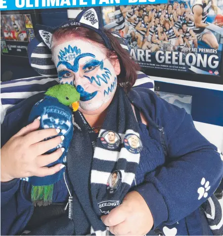  ?? Picture: GLENN FERGUSON ?? A LIFE IN HOOPS: Geelong cheer squad member Bec Taylor died on Tuesday.