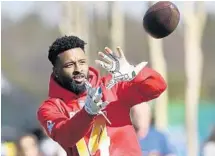  ?? DOUG BENC/AP ?? Jarvis Landry, here practicing in preparatio­n for the Pro Bowl in Orlando, is asking to be paid as one of the top 10 receivers in football.