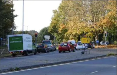  ?? ?? Coldharbou­r Roundabout will get an extra lane as part of the scheme