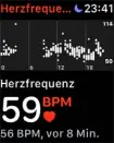  ??  ?? Herzfreque­nz bietet nicht nur eine bessere Komplikati­on (ganz links), sondern auch eine Übersichts­grafik der Ergebnisse des Tages in der App.