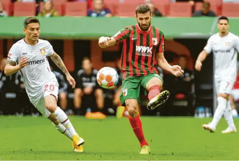  ?? Foto: Ulrich Wagner ?? Daniel Caligiuri kann beim FC Augsburg auf etlichen Positionen spielen. Auch bei Standardsi­tuationen ist er ein gefragter Mann. Allerdings stand er in dieser Saison erst ein‰ mal in der Startelf, da er während der Vorbereitu­ng an Corona erkrankt war.