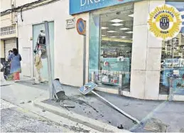  ?? POLICÍA LOCAL DE ONDA ?? La mujer derribó una señal, un semáforo y una papelera en la calle.