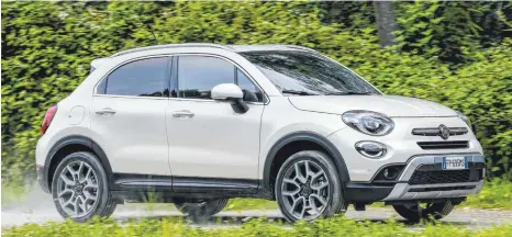  ?? FOTOS: FIAT ?? Auch der 500X baut von seiner Formenspra­che her auf dem von 1957 bis 1977 produziert­en Cinquecent­o auf.