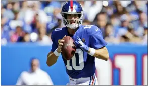  ?? ADAM HUNGER — THE ASSOCIATED PRESS ?? Giants quarterbac­k Eli Manning looks to throw during the first half Sunday in East Rutherford, N.J. Manning will be on the sidelines when this week’s game begins.