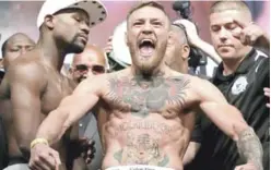  ??  ?? "Money" Mayweather se lució ante el rey de la UFC Conor McGregor.