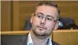  ?? Foto: dpa ?? Rechtsauße­n, der beim FC Bundestag nicht mitspielen darf: Sebastian Münzen maier von der AfD.