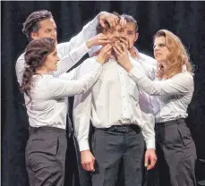  ?? FOTO: THOMAS SIEDLER ?? Die Badische Landesbühn­e Bruchsal hat ihre Produktion „Der Steppenwol­f“auf die Bühne der Aalener Stadthalle gebracht.