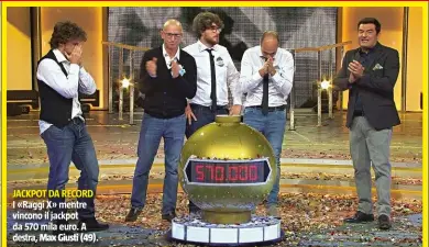  ??  ?? JACKPOT DA RECORD I «Raggi X» mentre vincono il jackpot da 570 mila euro. A destra, Max Giusti (49).