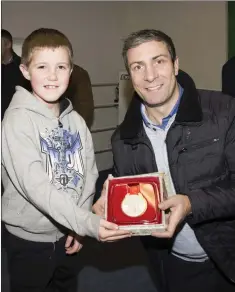  ??  ?? Noah Balfe with Olympic silver medallist Kenneth Egan at the offical opening of the Fr. Flanagan Boxing Club in Blessingto­n.