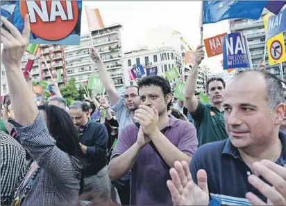  ?? AP PHOTO ?? Demonstrat­ors, supporting the yes vote for the upcoming referendum, applaud during a rally in the northern Greek port city of Thessaloni­ki Thursday.