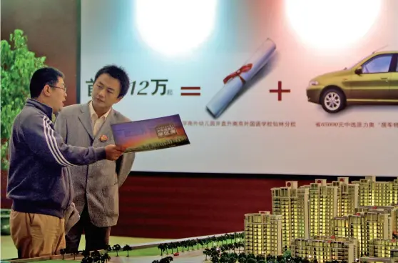  ??  ?? 国庆节期间，开发商把促销推至高点 视觉中国图