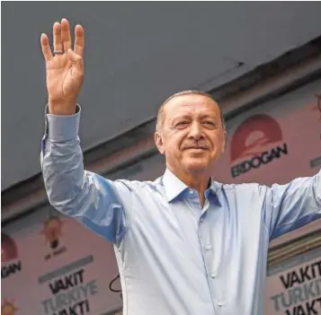  ??  ?? Recep Tayyip Erdogan, ayer en el mitin de final de campaña en Estambul
