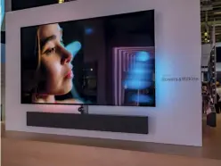  ??  ?? Mit dem 65-ZOLL-OLED984 kombiniert Philips beste Bildqualit­ät, vierfaches Ambilight und exklusive B&w-lautsprech­ertechnik (Preis ca. 5 500 Euro)