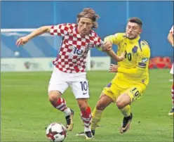  ??  ?? QUEJA. Modric lideró a Croacia y protestó por el trato de la FIFA.