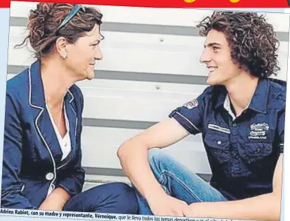  ?? FOTO: TWITTER ?? Adrien Rabiot, con su madre y representa­nte, Véronique, que le lleva todos los temas deportivos y es el pilar de la familia