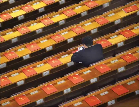  ?? Foto: AFP/Wang Zhao ?? Wo die Delegierte­n des Volkskongr­esses berieten, tagt im Herbst der Parteitag der KP Chinas – in der Großen Halle des Volkes.