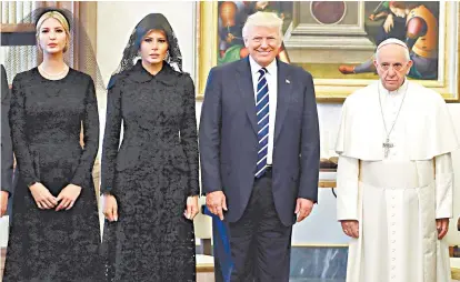  ??  ?? Ivanka, Melania y Donald Trump fueron recibidos ayer por el papa Francisco.