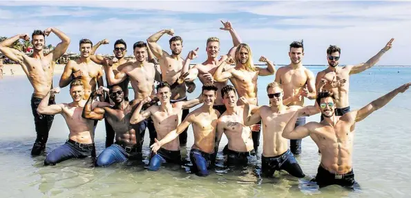  ?? BILD: MGC-MISS GERMANY CORPORATIO­N/MARCUS SCHRÖPFER ?? Wer ist der Schönste im ganzen Land? Die 16 Kandidaten posierten in Ägypten am Strand.